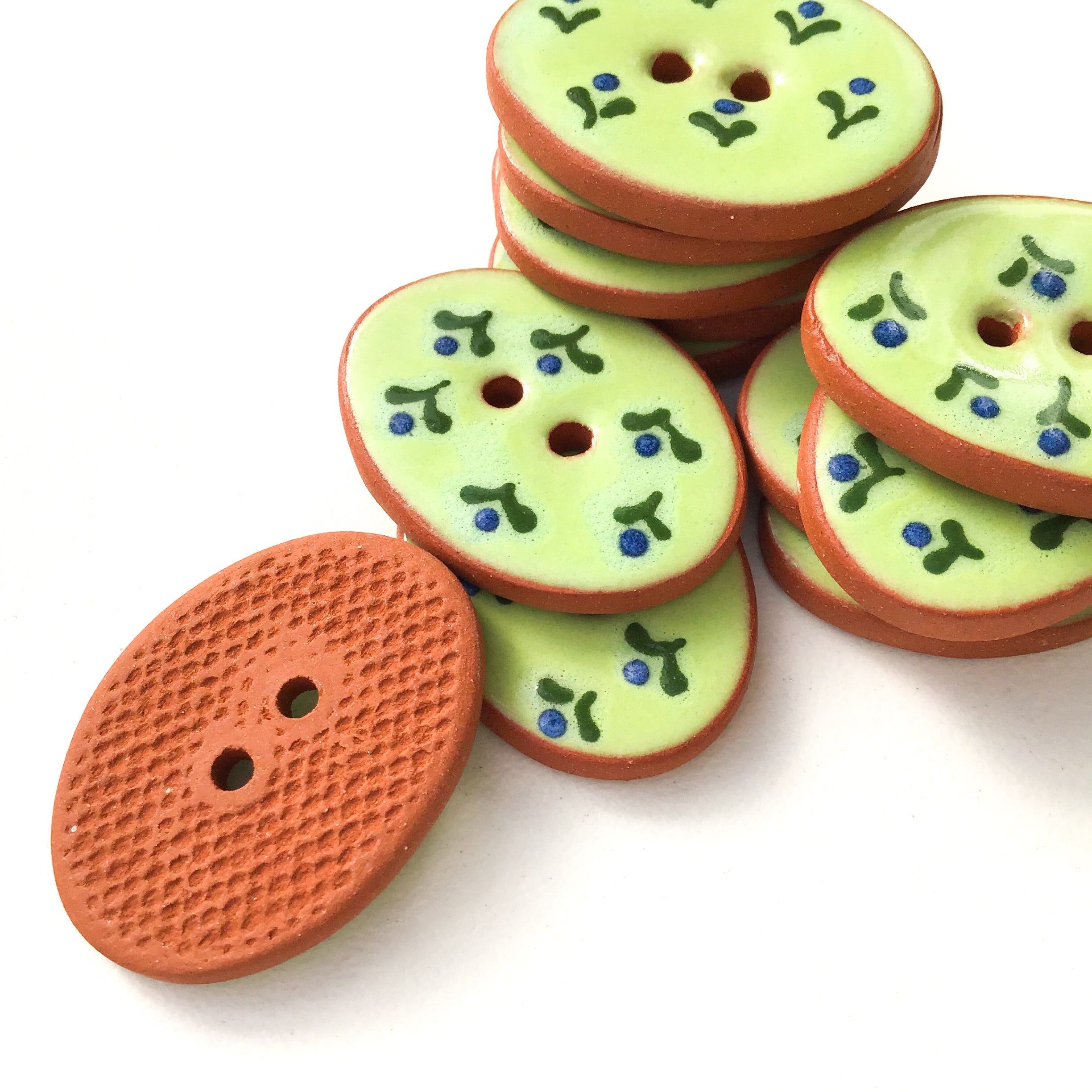 the-newest-online-retailer-of-green-ceramic-buttons-with-small-blue-flowers-3-4-x-1-1-16-fashion_2.jpg